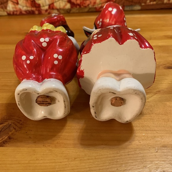 Vintage Wales Norwich kissing Dutch salt & pepper shakers, good condition - Picture 10 of 11